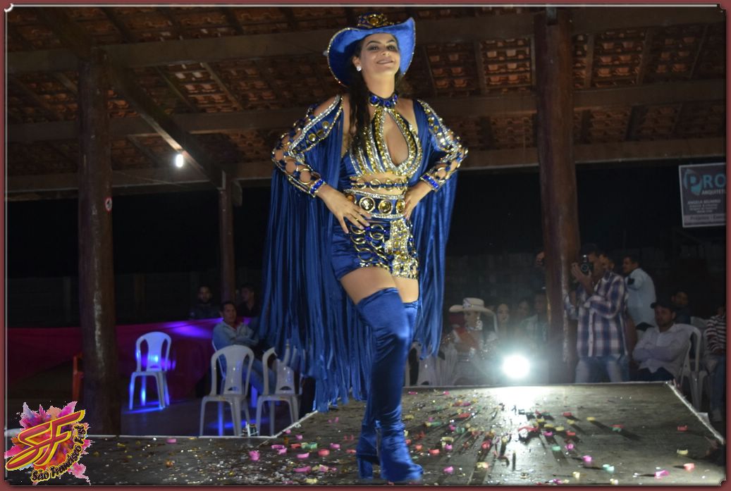 DESFILE DA RAINHA DA EXPOVALE 2019